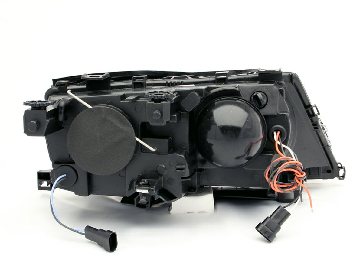 2002-2005 BMW 325i / 2002-2005 BMW 325xi / 2002-2005 BMW 330i Projector Headlight Set W/Halo