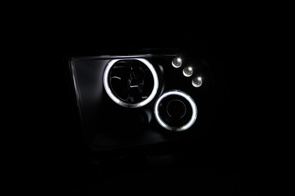 2005-2009 Ford Mustang Projector Headlight Set W/Halo