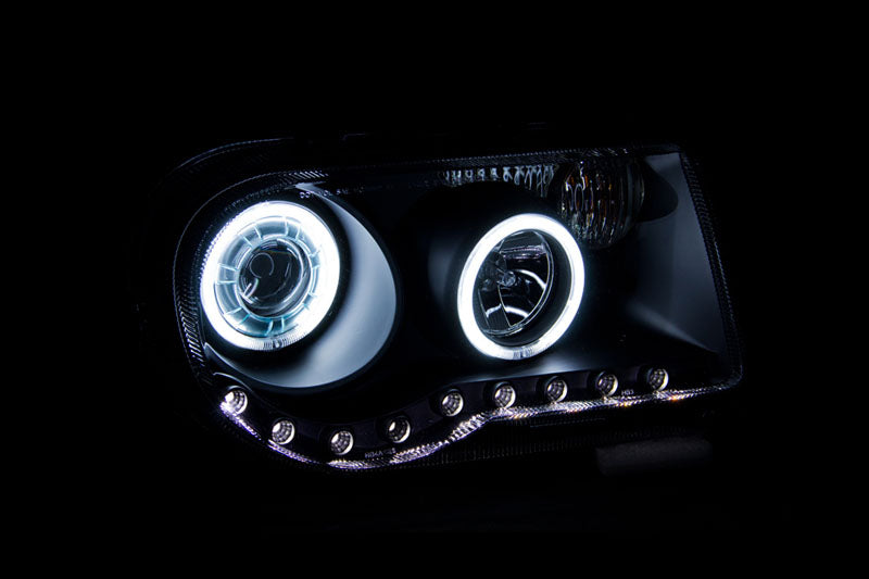 2005-2010 Chrysler 300 Projector Headlight Set W/Halo