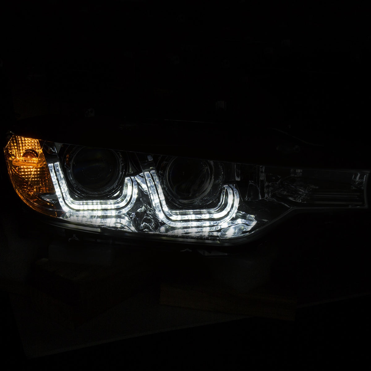 2012-2015 BMW 320i / 2013-2015 BMW 320i xDrive / 2014-2015 BMW 328d Projector Headlight Set