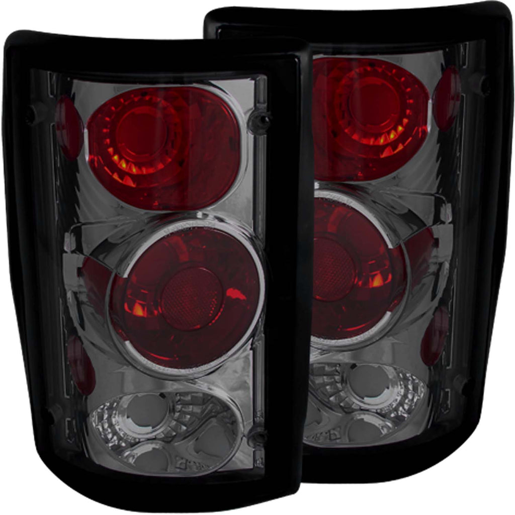 2003-2006 Ford E-150 / 2003-2005 Ford E-150 Club Wagon / 1995-2002 Ford E-150 Econoline Tail Light Assembly