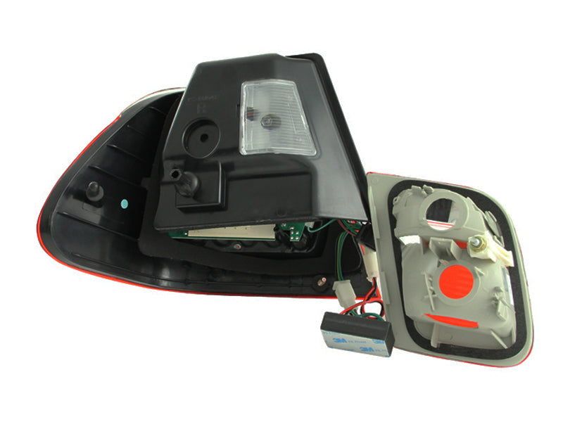 2002-2005 BMW 325i / 2002-2005 BMW 325xi / 2002-2005 BMW 330i Tail Light Assembly