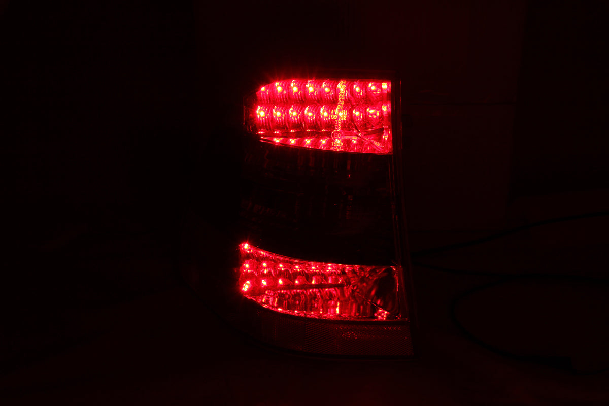 1998-2003 Mercedes-Benz ML320 / 2003-2005 Mercedes-Benz ML350 / 1999-2001 Mercedes-Benz ML430 Tail Light Assembly