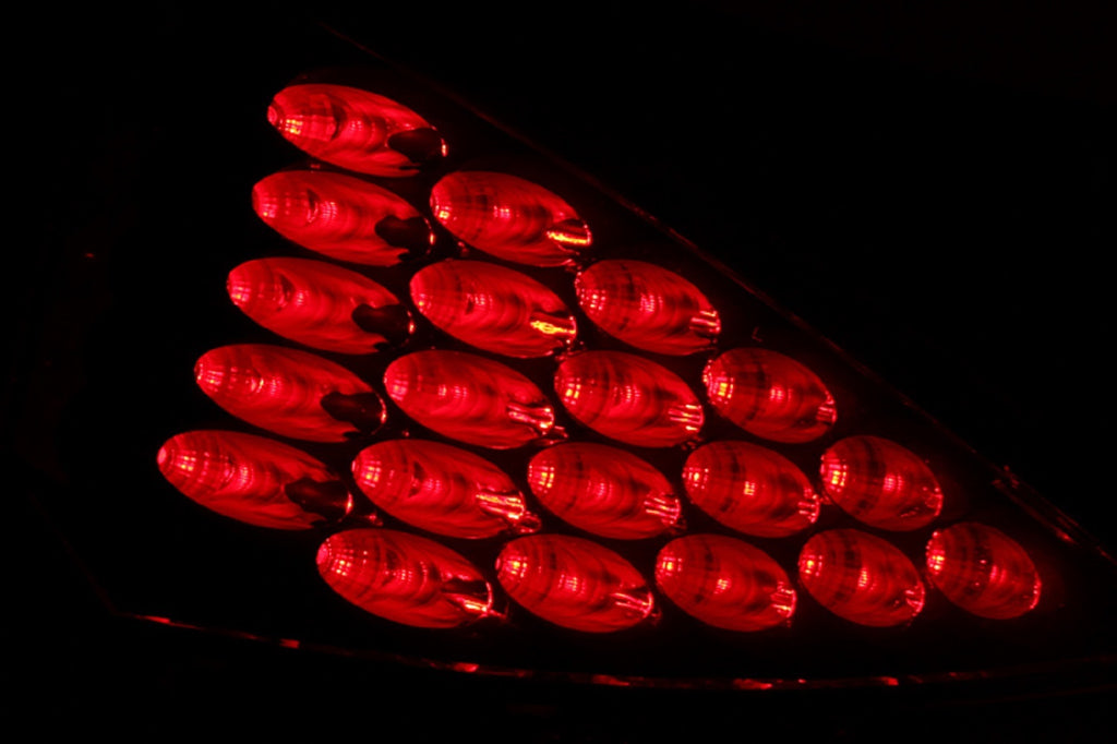 2003-2005 Nissan 350Z Tail Light Assembly
