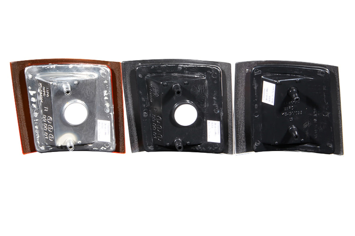 1994-1998 Chevrolet C1500 / 1994-1999 Chevrolet C1500 Suburban / 1994-2000 Chevrolet C2500 Cornering Light Assembly