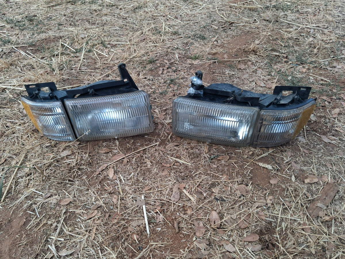 1994-2001 Dodge Ram 1500 2500 Front Headlight Corner Light Lamp Assembly Pair OE