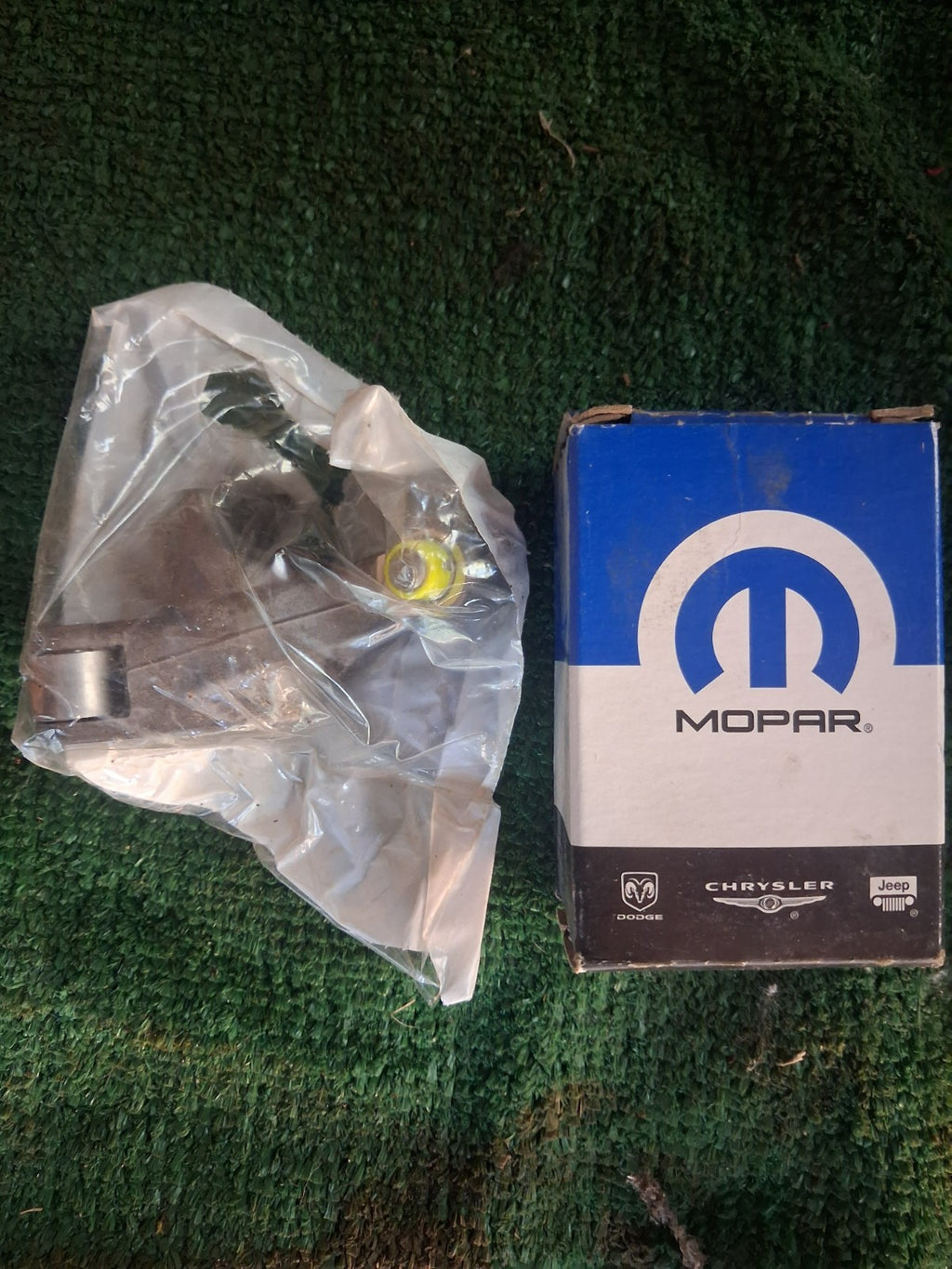 Genuine Mopar Right Side Engine Intake Rocker Arm Part # 04573460